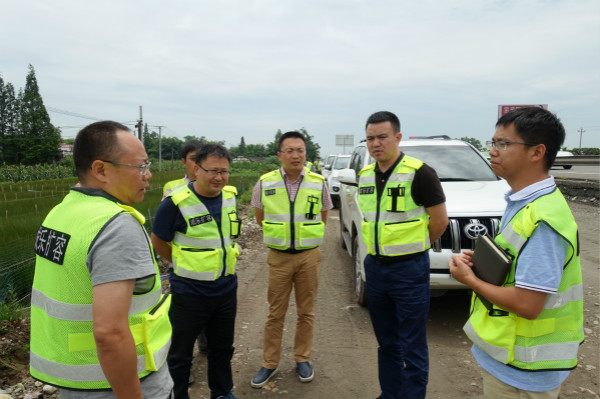 6.13成渝公司党委委员罗祖义督导成乐扩容建设项目眉山互通中桥拆除施工准备情况及试验段建设推进情况1_meitu_6.jpg