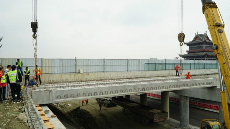 成乐扩容试验段正式开展梁板安装工作2_meitu_2.jpg