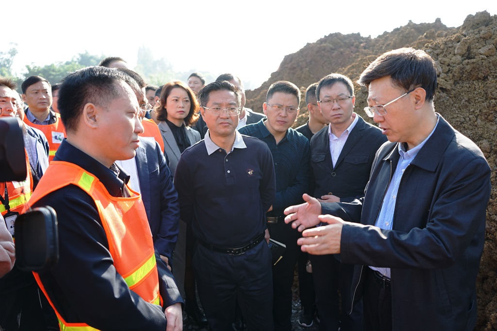 10.31+成乐运营+田明静+眉山市委副书记、市政府市长罗佳明督查成乐高速环保工作.JPG