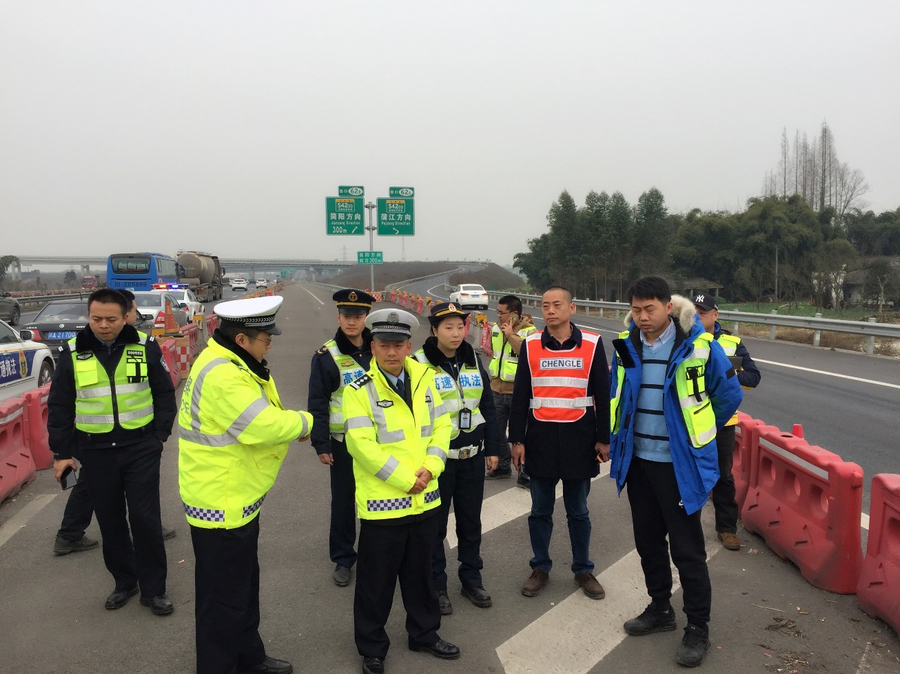 1.25+成乐运营+田明静+高速交警四分局督查成乐高速春运安全生产工作.jpg 1.25+成乐运营+田明静+高速交警四分局督查成乐高速春运安全生产工作.jpg