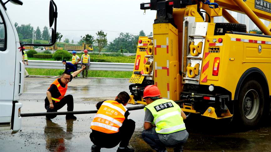 6.28+成乐运营+田明静+成乐高速开展扩容试验路段危化品车辆交通事故应急处置演练3.png