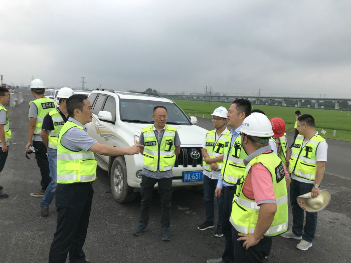 7.16+成乐公司赴眉山试验段施工现场开展“不忘初心、牢记使命”主题调研 (2)_.jpg 7.16+成乐公司赴眉山试验段施工现场开展“不忘初心、牢记使命”主题调研 (2)_.jpg