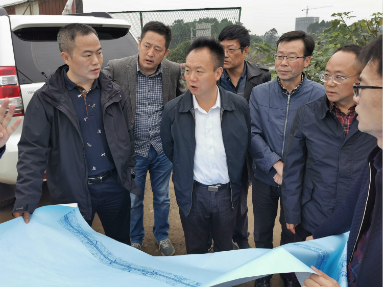 11.1眉山市政府副秘书长范纯文带队调研成乐扩容项目E2标眉山段1_meitu_1.jpg