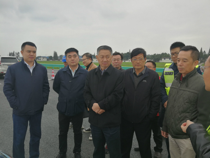 11.19+省交通运输厅总工程师陈乐生调研督导成乐扩容建设项目_meitu_5.jpg