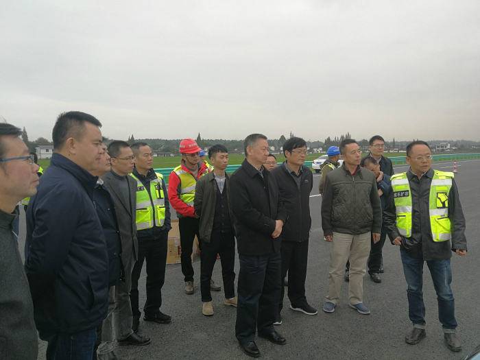 11.19+省交通运输厅总工程师陈乐生调研督导成乐扩容建设项目1_meitu_7.jpg