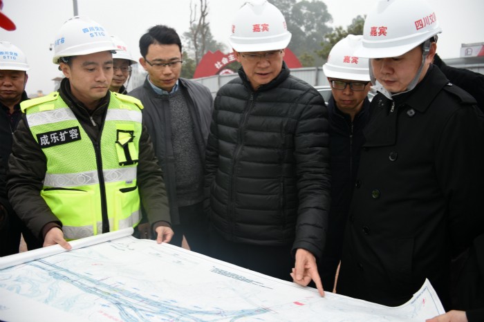 1.3+乐山市副市长罗新礼督查成乐扩容建设项目1_meitu_1.jpg