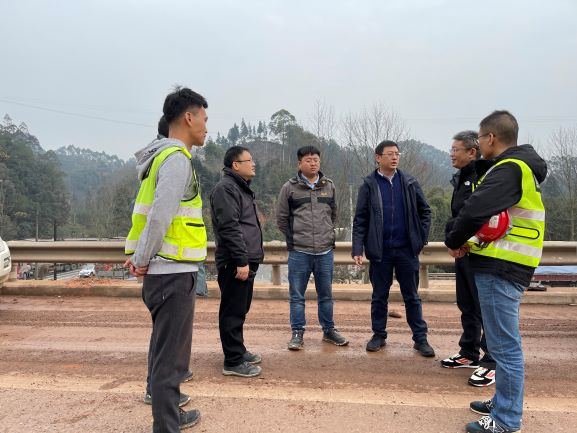 1.26+成乐公司组织开展半幅封闭施工专项检查1.jpg 1.26+成乐公司组织开展半幅封闭施工专项检查1.jpg