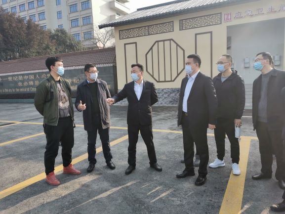 2.7+省纪委监委驻省交投集团纪检监察组组长、 集团公司党委委员、纪委书记李明舟督导成乐高速公路服务区升级改造及疫情防控工作1.jpg