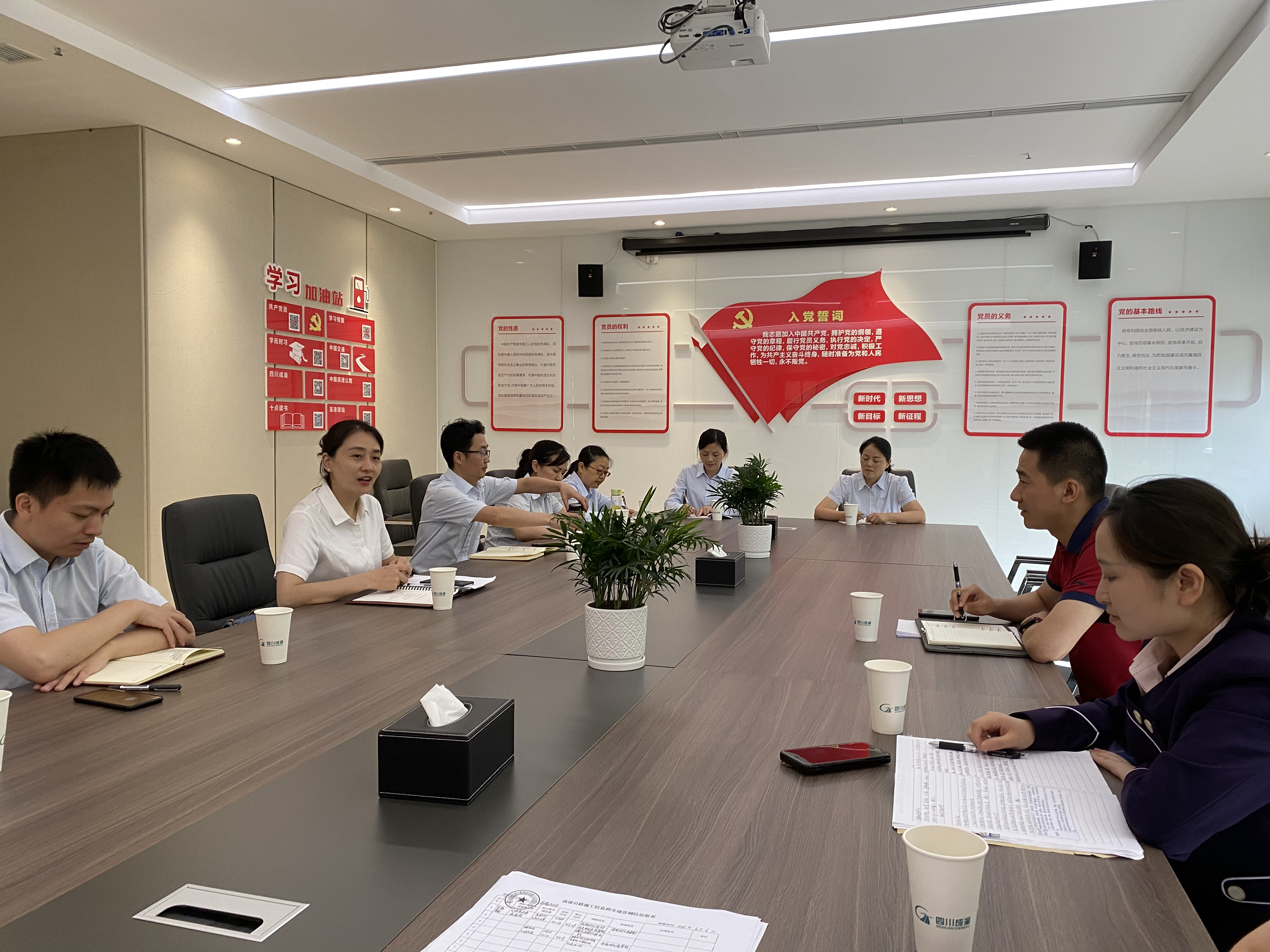 成乐运营分公司到成渝公司总值班室学习信息报送标准化工作_副本.jpg 成乐运营分公司到成渝公司总值班室学习信息报送标准化工作_副本.jpg