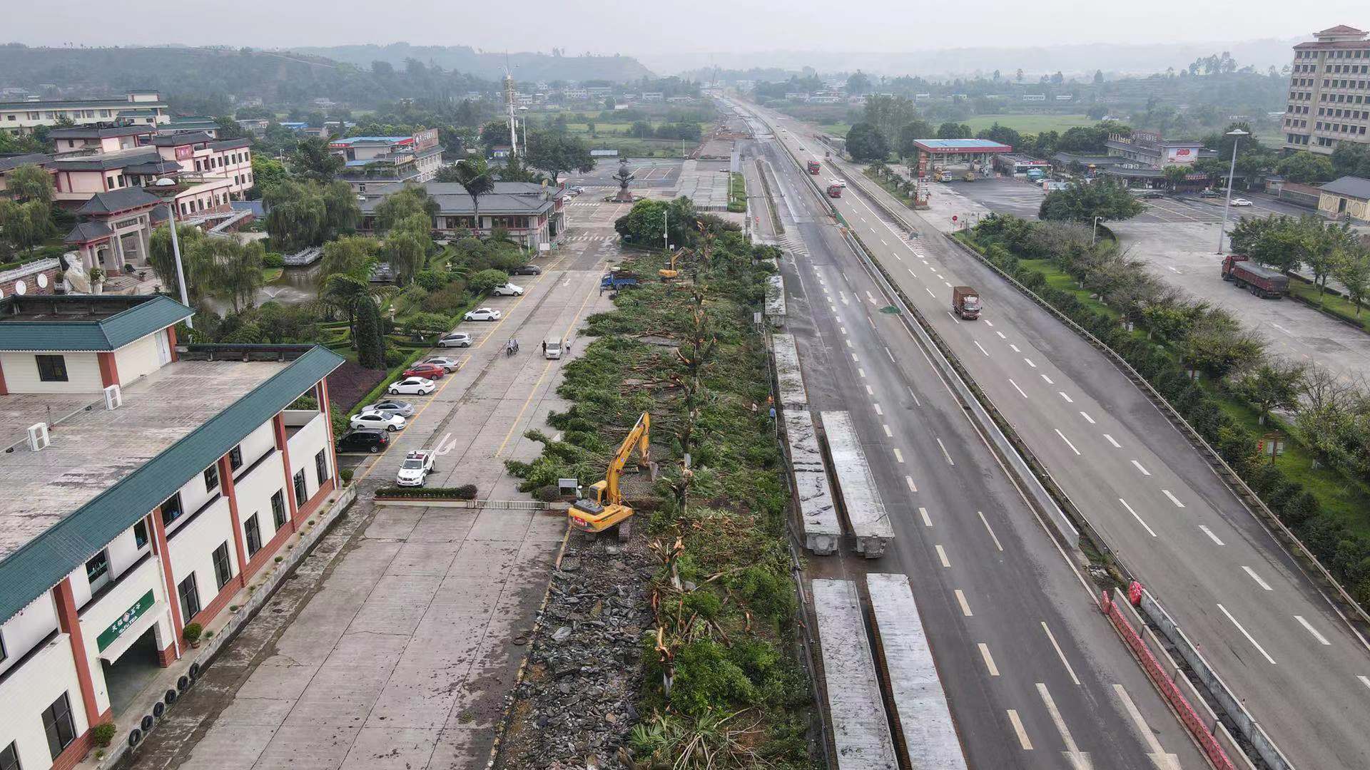 8.4+成乐扩容项目乐山天福服务区正式启动改扩建施工1.jpg 8.4+成乐扩容项目乐山天福服务区正式启动改扩建施工1.jpg
